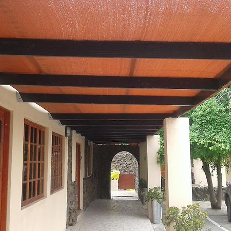 Larissa Hotel Maun Bagian luar foto