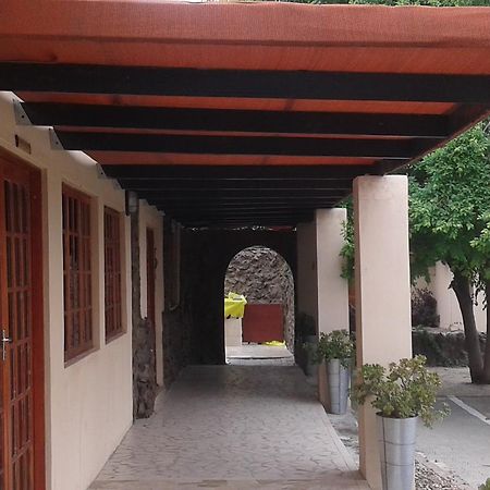 Larissa Hotel Maun Bagian luar foto