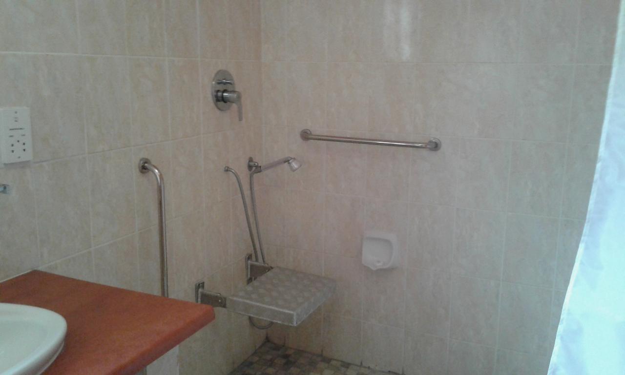 Larissa Hotel Maun Bagian luar foto