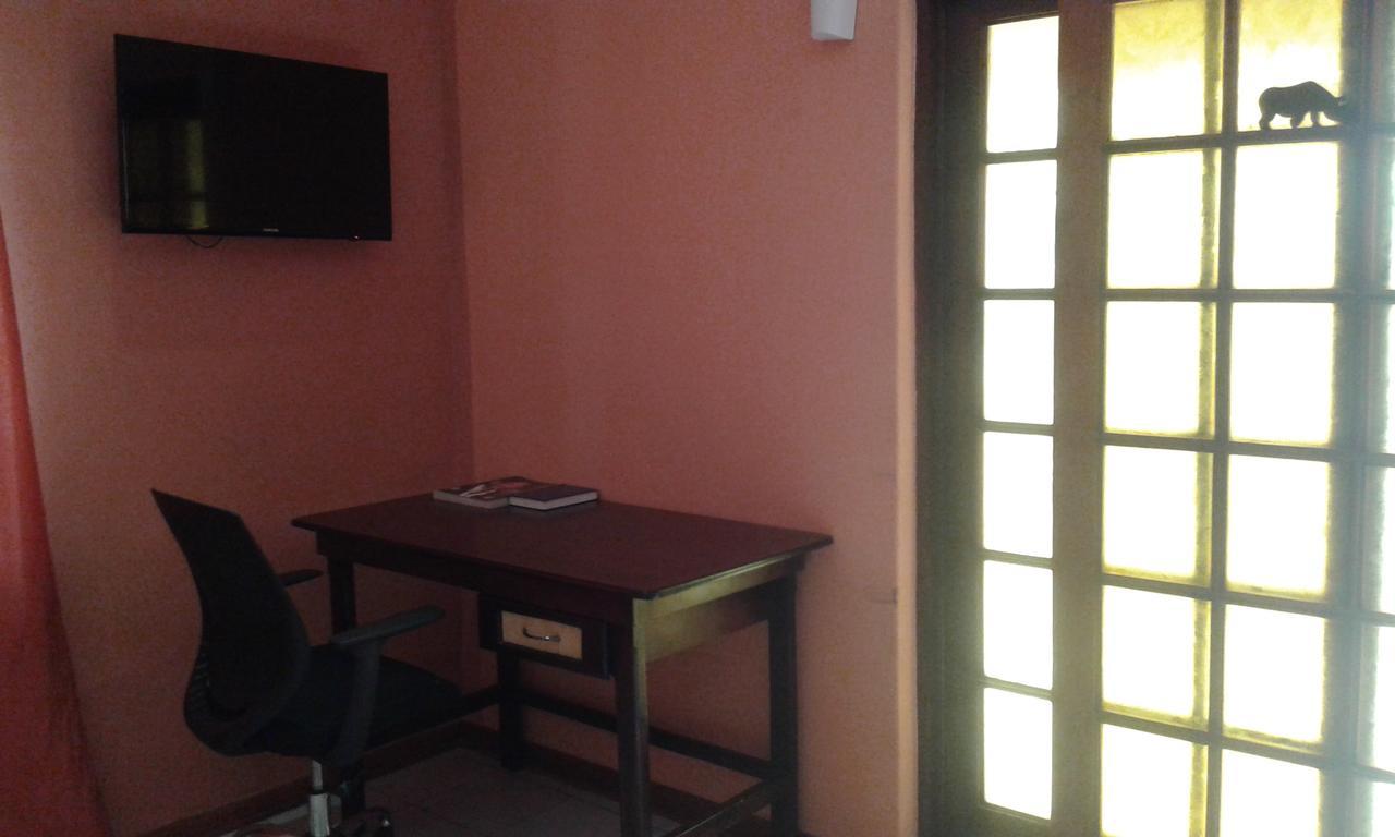 Larissa Hotel Maun Bagian luar foto