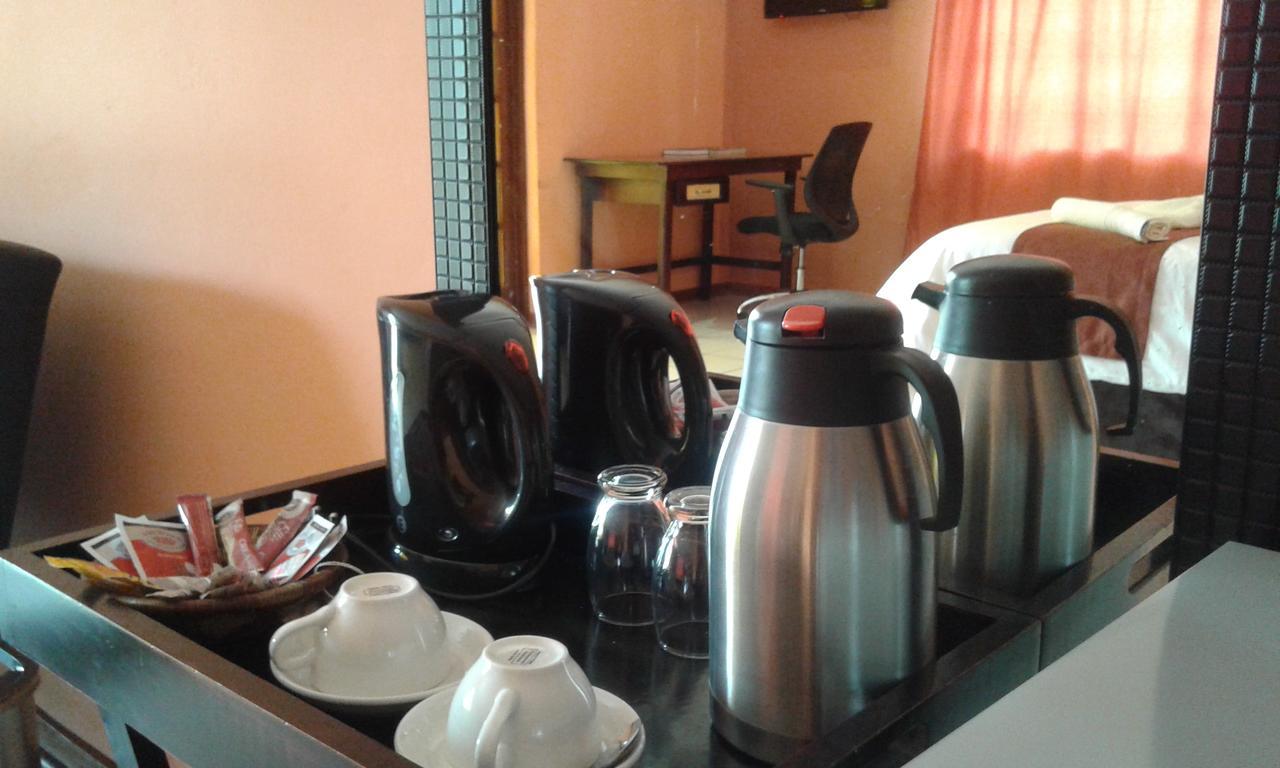 Larissa Hotel Maun Bagian luar foto