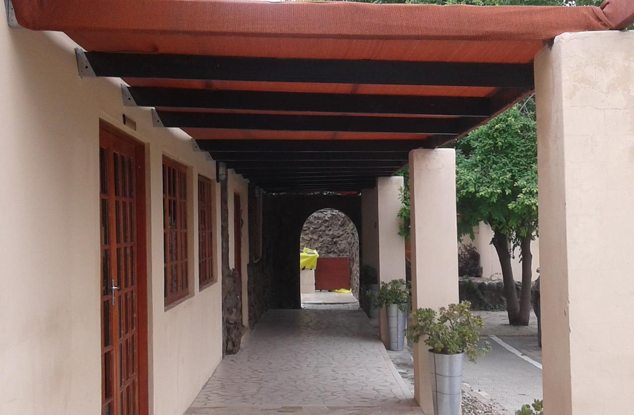 Larissa Hotel Maun Bagian luar foto